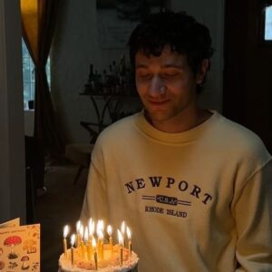 Jeremy Zucker Instagram - 28 and doing pretty swell ˙ᵕ˙