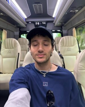 Jeremy Zucker Instagram - KOREA see u at the sparkling dome at 4:50pm 💅
