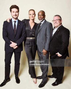Jeri Ryan Instagram - It was an honor to be part of last night’s @peabodyawards with so many of my Trek family. ❤️🖖🏼
Star Trek was presented with the Institutional Award!