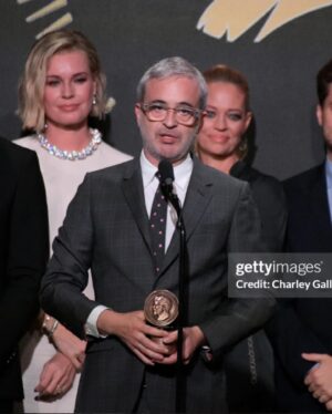 Jeri Ryan Instagram - It was an honor to be part of last night’s @peabodyawards with so many of my Trek family. ❤️🖖🏼
Star Trek was presented with the Institutional Award!