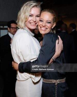 Jeri Ryan Instagram - It was an honor to be part of last night’s @peabodyawards with so many of my Trek family. ❤️🖖🏼
Star Trek was presented with the Institutional Award!