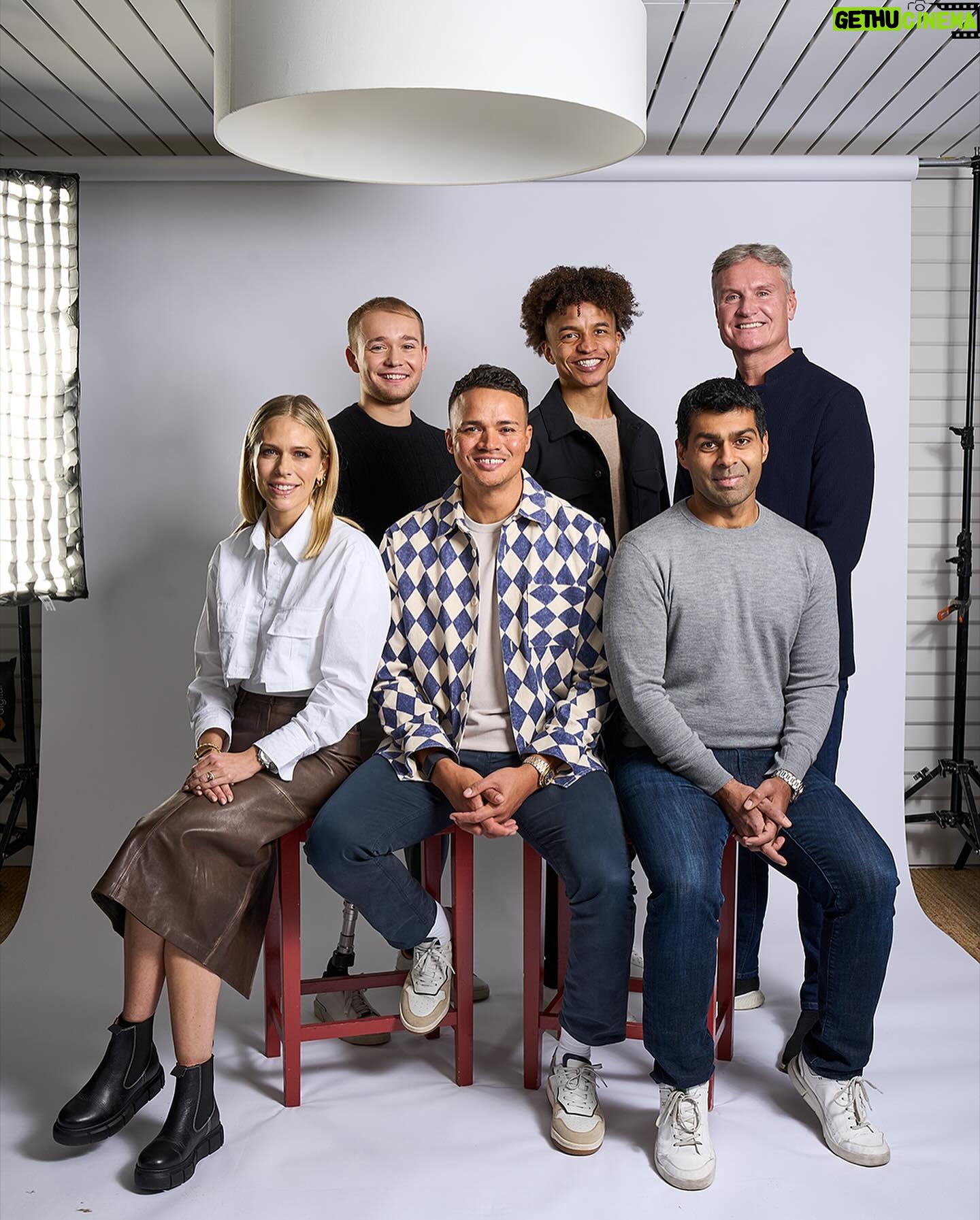 Jermaine Jenas - 2.2K Likes - Buzzing to be part of the new Formula E Broadcast team🏎️⚡🙌🏽
Along with these legends @nickishields @iamradzi @billymongerracing @davidcoulthardf1 & @karunchandhok. Cannot wait for the start of the season. Join us in Mexico on @tntsports January 13th. Let’s GO.