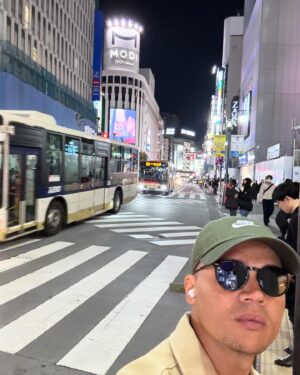 Jermaine Jenas Instagram - Formula e and Tokyo were made for each other.. incredible city that produced a sensational race! Race 5 done! Can’t wait for missano now 🏎️🙌🏽