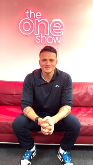 Jermaine Jenas Instagram - What was your favourite school dinner? 😋

Ahead of this year’s #GoodSchoolFoodAwards, @jamieoliver and @jjenas remember theirs! 🍽️

The awards are all about celebrating the unsung heroes of school food and there are eight categories, including #TheOneShow’s ‘Rising Star Award’. Plus, our very own Jermaine is a guest judge! 🏆

If you know of a brilliant school or a school food hero, nominate them now! Head to bbc.co.uk/theoneshow for how to enter and full terms.

Entries are open now and close at 23:59 on 31st March 2024.