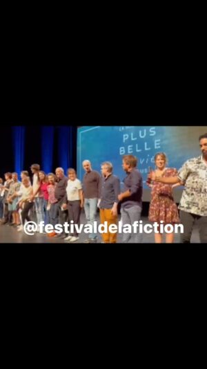 Jérôme Bertin Instagram - La Rochelle @festivaldelafiction 17 septembre 2022. Salut au public de #plusbellelavie #pblv pour les intimes. #onvousaime #Merci