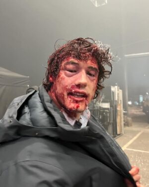 Jerónimo Bosia Instagram - *CHE NADA, re mal que no nos  ganamos el oscar por make up y mejor peli ( CASI ME ECHAN LITERAL)

*gracias por tantos SALUDOS POR MI CUMPLE 🎉 LOS AMO! Me hiceron un dibujo ecléctico y disperso como yo en una constelación de toda mi vida que es hermoso.

*LA PRIMER MAÑANA CON 28 en CALZONES QUE DORMÍ EN EL SILLON POR QUÉ A VECES PASA.

*Ultimo cuadro que pinte por que es saludable Y lo que yo llamo “EL ENCHASTRE NECESARIO 

@dcshoes_argentina  SIEMPRE PRESENTE ACOMPAÑANDO MI PASIÓN POR LA PATINETA 🛹 #skaeordie 

-

SE VIENE UN AÑO CON COSAS NUEVAS ASÍ QUE GRACIAS AL UNIVERSO ❤️😘🙏 acuérdense que la vida es #metafisica