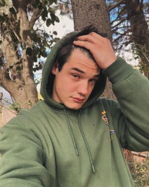 Jerónimo Bosia Instagram - El frío es mejor que el calor y el invierno mejor que el verano,  y la soledad mejor que la mala compañía 

Pero no estás listo para tener esta conversación 🙂‍↔️🙂‍↕️🙂‍↔️🙂‍↕️