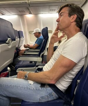 Jerry O'Connell Instagram - Phone is out of battery.  No TV.  Gonna Raw-Dog this flight.
