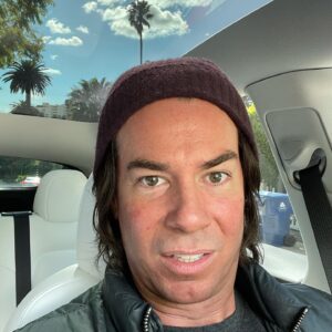 Jerry Trainor Instagram - Get a spray tan with me @mirandacosgrove said. You’ll look so golden and natural she said. No one will notice she said. You won’t look like a leather couch and smell like corn nuts she said. Enjoy the KCA’s everyone!