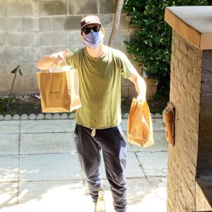 Jerry Trainor Instagram - Best quarantine surprise! @bigpantsmiller showing up with tacos and Topo Chico from @homestate!