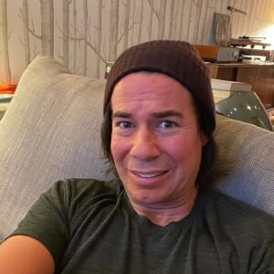 Jerry Trainor Instagram - Get a spray tan with me @mirandacosgrove said. You’ll look so golden and natural she said. No one will notice she said. You won’t look like a leather couch and smell like corn nuts she said. Enjoy the KCA’s everyone!