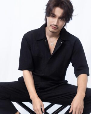 Jerry Yan Instagram - Hello 2024🌹✨ #jerryyan #happynewyear