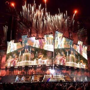 Jeslyn Gorman Instagram - “Hold on to the memories, they will hold on to you. And I will hold on to you.” ✨
.
.
2018 has quite possibly been my favorite year yet. Traveled the world with such genuine and beautiful people, saw the most breathtaking sights, worked on my heart and soul, sang and danced my heart out on the largest stage ever with such incredibly talented people, and truly loved every moment of it all! Gratitude is all I feel. So so so so thankful. This whole year has been such a blessing. 🙏🏼🙌🏼 Happy New Year, everyone! Cheers to 2019!!! 🍾🥂🎉