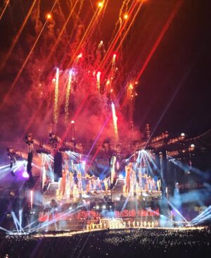 Jeslyn Gorman Instagram - Had so much fun with you #Manchester!! Until next time.. 💋 #OffToDublin .
.
#reputationstadiumtour #reptourmanchester #taylorswift #finale #fireworks