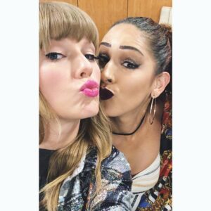 Jeslyn Gorman Instagram - Wishing the happiest of birthdays to this beautiful girl right here! 🤗 In your 28th year you traveled the world, touched people’s hearts, kicked down industry walls, stood up for what you believe in... I’d say it was a pretty awesome year! Excited to see whats in store for 29! Thank you for welcoming me with open arms to this beautiful tour family you have. And for all the laughs, dance parties, hugs, pep talks... Truly thankful I get to call you friend. You’re a special one. Happy Birthday, T!! @taylorswift 🥳🎈