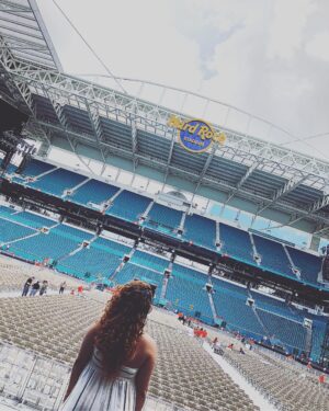 Jeslyn Gorman Instagram - Miami, tonight! 💃🏻
Crazy full circle moment... I grew up in South Miami, went to a performing arts high school in Downtown Miami, trained my booty off in voice and dance, moved away to work on my career, and now I’m back here in the stadium where the Miami Dolphins play about to perform with a huge pop star with my family and friends in the audience. What?! So thankful for this moment, for this job, for these people, for this life. To whoever is reading this... hold on tight to that dream you have, keep working hard, be kind and humble, and never give up. ♥️🙏🏼