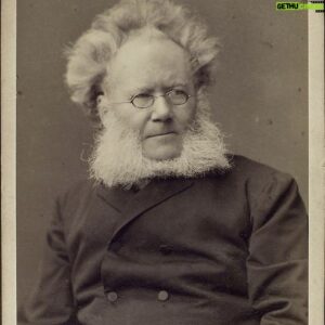 Jesper Rönndahl Instagram - ”Hej Ibsen, vad vill du ha för frisyr idag?” 
”TITT-UT UR RØVA PÅ FISKEMÅS-FRISYRA!”