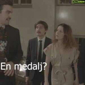 Jesper Rönndahl Instagram - Hur det var vs hur det blev

Javusst! Den repliken man hör är inte den jag säger för det var inte ord. Istället klistrade vi över  en annan gång när jag sa det rätt med hjälp av digital hårddiskredigering special effex!