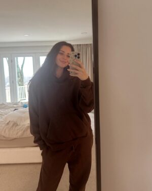 Jess Conte Instagram - finally getting around to posting a little first trimester photo recap 🤭 (although truly most of my first trimester was laying down🥴)

1: right after we found out! the day after our wedding anniversary 🥰
2: a big win for me was going on a FL vacation & to disney world while i was still pretty nauseous 🥴 so glad we did though, we all had the best time!!
3: just trying to survive the nausea by constantly eating 🤪🍓🍞🧀
4: soaking up this season with my kaia 🫶🏼
5: anything on my belly got pretty uncomfy straight away (definitely showed sooner this time around!) so I stuck to sweatpants every day 😂
6: celebrating besties who are having a baby just a few weeks ahead of us!! 😍