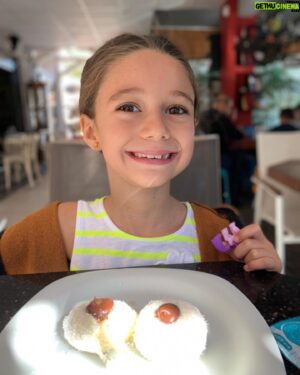 Jess Molho Instagram - Küpeleri var artıkkkkkkk:)))) 😘🧿🧿🧿