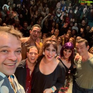 Jess Molho Instagram - @senmakastiyatro @tiyatrokare1992 Bursa seyircisi çok teşekkürler...harikaydınız🙏👏👏