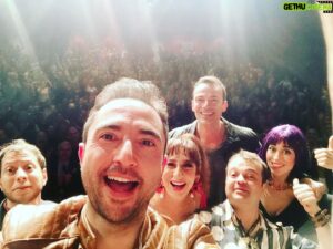 Jess Molho Instagram - Ankaraaaaa👏👏👏😊😊😊 @senmakastiyatro @tiyatrokare1992 @mgkckylmzlr @bilents @cemmguler @ozguryetkinoglu VE #melekbaykal @nedimsaban