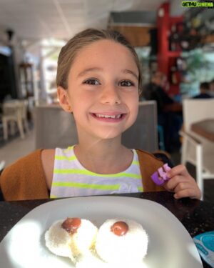 Jess Molho Instagram - İyi ki doğmuş benim güzel kızım 🎂👏🧿 @zeynepmolho #doğumgünü #7yaşdoğumgünü #7yaş