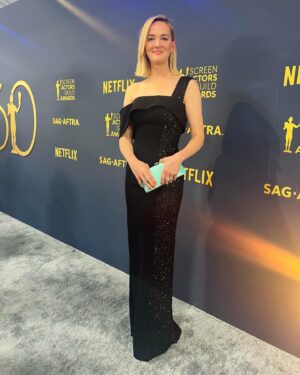 Jess Weixler Instagram - About last night ✨So happy to be in the room! I love you actors ❤️ Inspired by your work every day.
@jessicachastain friends for life. 
@sagawards @sagaftra 
Styled by @jaredengstudios 
Dress @saiidkobeisy 
Earrings @hanut101 
Rings @kallatijewelry @doraziopr 
Shoes @andreawazen 
Clutch @rodofirenze