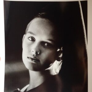 Jess Weixler Instagram - Oh mine was veeeery serious #firstheadshot #oldheadshotday 16 (my dad took this pic)