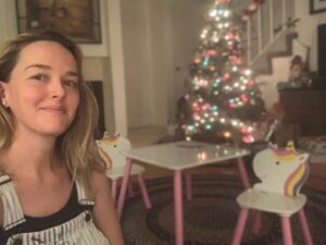 Jess Weixler Instagram - ‘‘Twas the night before Xmas...
Much love everyone. One unicorn chair at a time ❤️