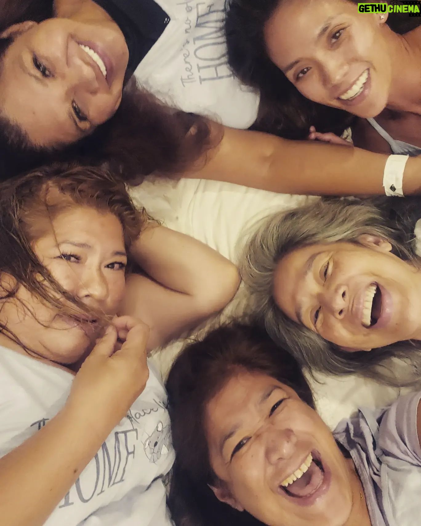 Jessalyn Wanlim - 3 Likes - 41 years around the āļø
C'est trĆ©s bon anniversaire pour moi. Hung out with my crazy aunties and mom, learned that fire hydrants need signs because of snow banks, met up with my 3rd grade friend on a whim, ate some good food and ran up Montreal's version of a "mountain"š
Au revoir, you beautiful city. Je t'aime.
#thisis41