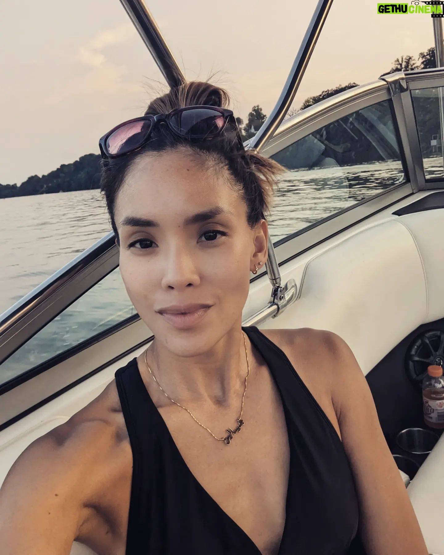 Jessalyn Wanlim - 3 Likes - Took some good friends to compel me to go on a boat! At least I didn't 𤮠š. Grateful the fam had a good timeš¤