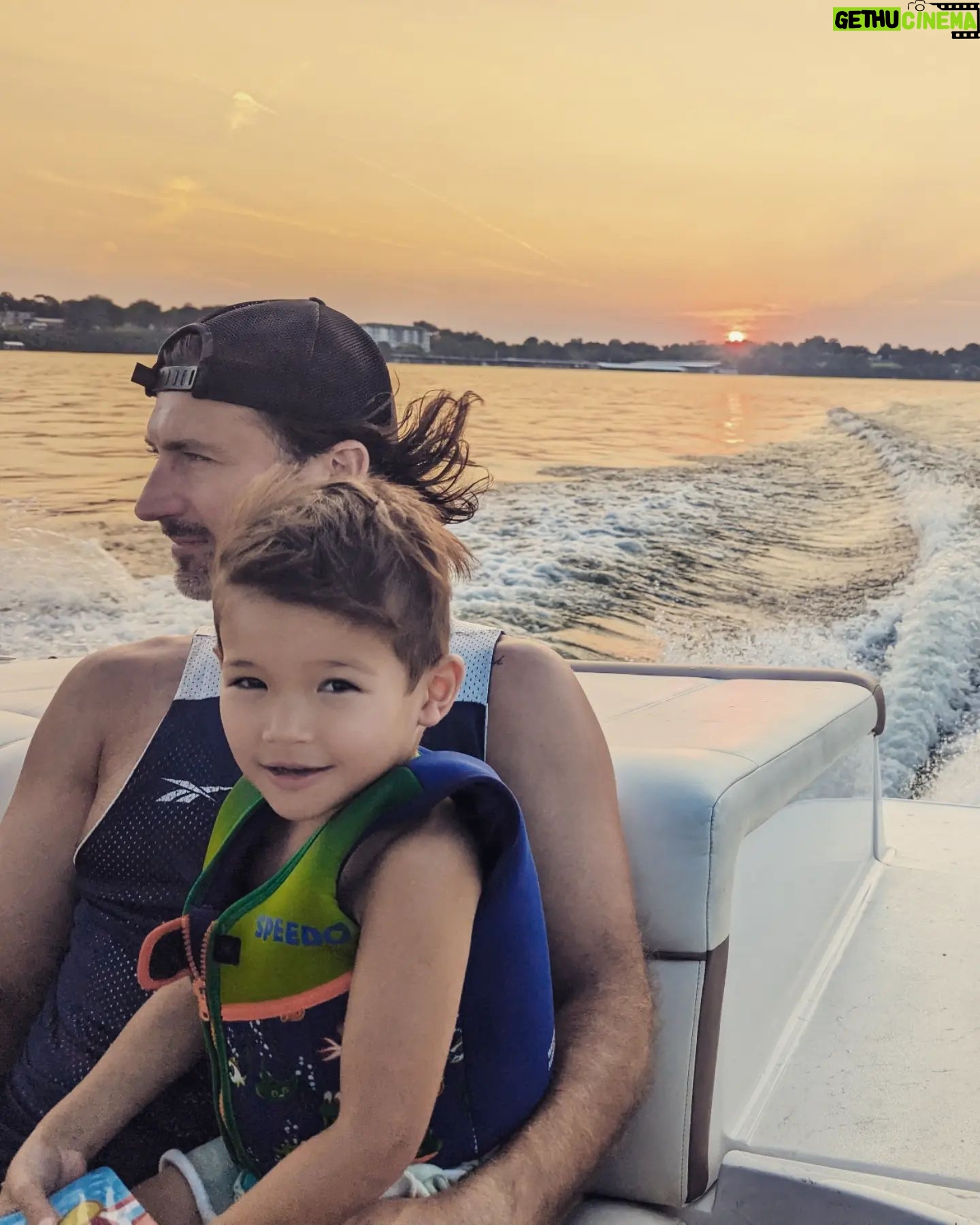 Jessalyn Wanlim - 3 Likes - Took some good friends to compel me to go on a boat! At least I didn't 𤮠š. Grateful the fam had a good timeš¤