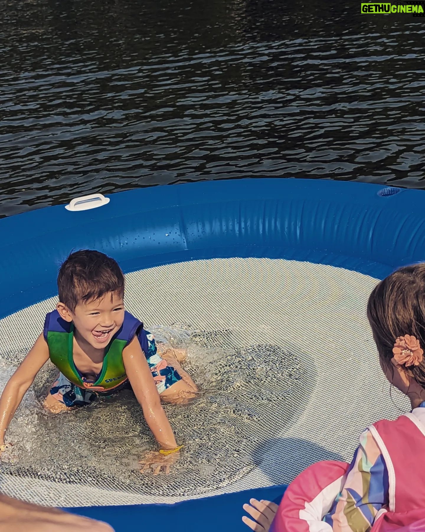 Jessalyn Wanlim - 3 Likes - Took some good friends to compel me to go on a boat! At least I didn't 𤮠š. Grateful the fam had a good timeš¤