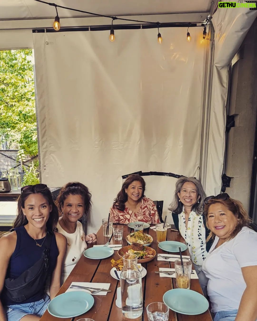 Jessalyn Wanlim - 3 Likes - 41 years around the āļø
C'est trĆ©s bon anniversaire pour moi. Hung out with my crazy aunties and mom, learned that fire hydrants need signs because of snow banks, met up with my 3rd grade friend on a whim, ate some good food and ran up Montreal's version of a "mountain"š
Au revoir, you beautiful city. Je t'aime.
#thisis41