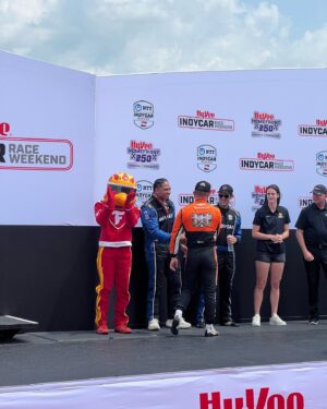 Jesse Bray Instagram - Race Day 1 in the books. Thank you @indycar @indycaratiowa @peacock for this surreal experience! A ride I’ll never forget 🏁

@Peacock  @Peacock TV 
@LoveIslandUSA 
#LoveIslandUSA
 
@INDYCAR 
#INDYCAR