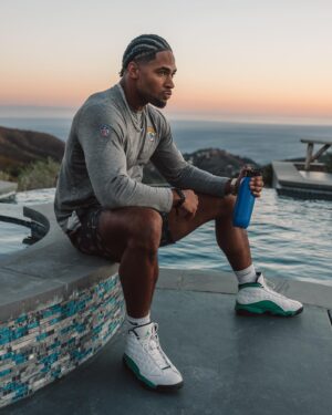 Jesse Bray Instagram - #drinkmorewater 

📸: @olihackl