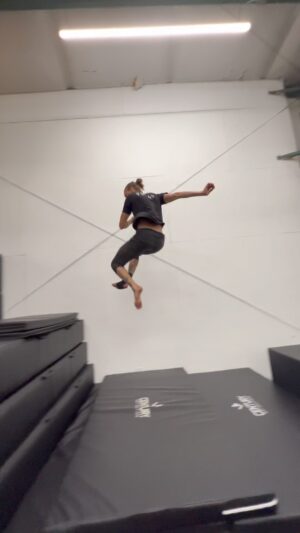 Jesse La Flair Instagram - Hella fun training session at @jamovementatl 

📸: @tarzan_of_the_apes 
#freerunning