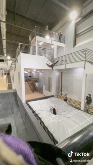 Jesse La Flair Instagram - Look before you leap #parkour #airbag