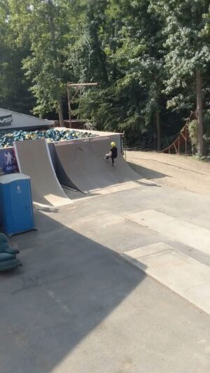 Jesse La Flair Instagram - Stopped by @travispastrana’s #pastranaland on my La Flair Pro Signature model #tmpst shoe US Tour #laflairlaceuptour and had to throw a #triplebackflip into the pit. 🙏🏻’s Trav for hosting us