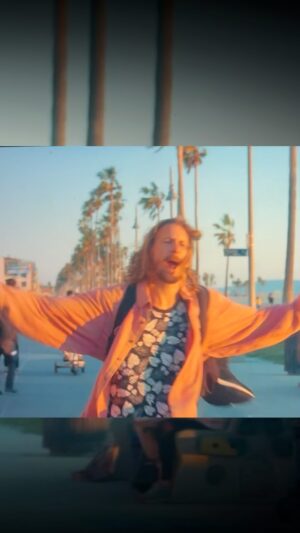 Jesse La Flair Instagram - Get off the path @jonnybernthal 🤷🏼‍♂️ Finally got to do a bit more rollerblading for this small #stuntacting role on #americangigolo 

Thanks to @thetraviswong for putting me up for this. @shaunaduggins for hiring me and Brian Machleit for always giving me such valuable advice during down time throughout the years. #jonbernthal