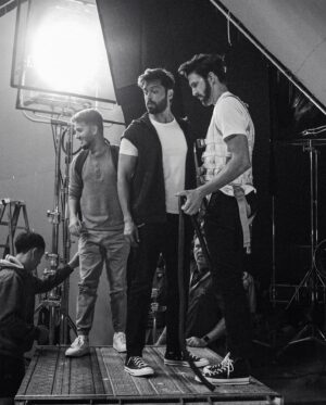 Jesse La Flair Instagram - Behind the scenes on a Mountain Dew commercial I filmed in Bangkok. Directed by the badass @timothykendall coordinated by @007director and Rigged by Rene Russo

#fahadmustafa #ahadrazamir #shahveerjafry #behindthescenes #makingmovies #stuntman #parkour #jesselaflair