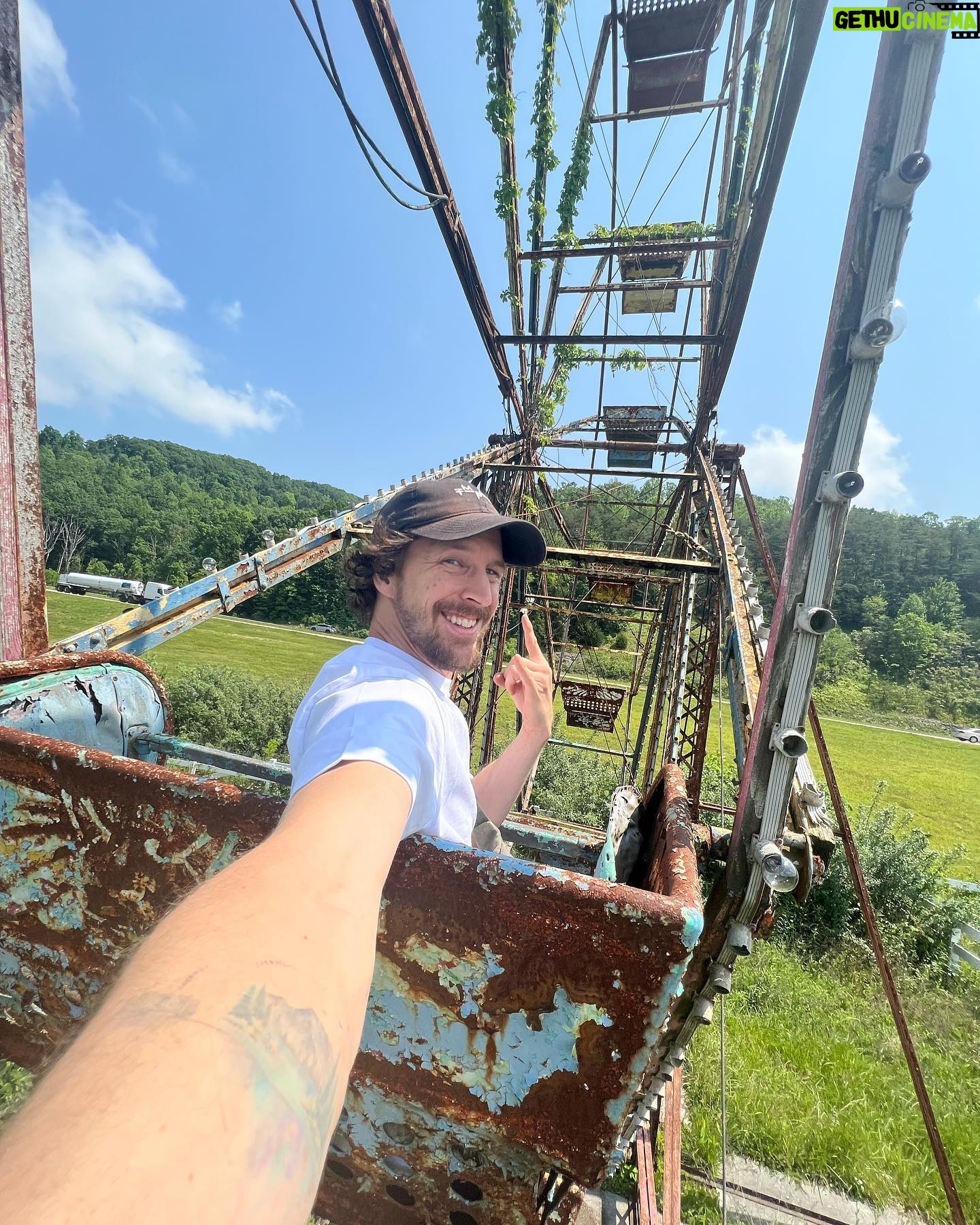Jesse La Flair - 628 Likes - After driving for a few hours back from Indianapolis I spotted this abandon rusty old Ferris wheel on the side of the road and had to go check it out. #urbex #doitforthegram