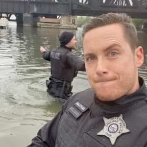 Jesse Lee Soffer Instagram - Happy finale day :) K, bye. #ChicagoPD