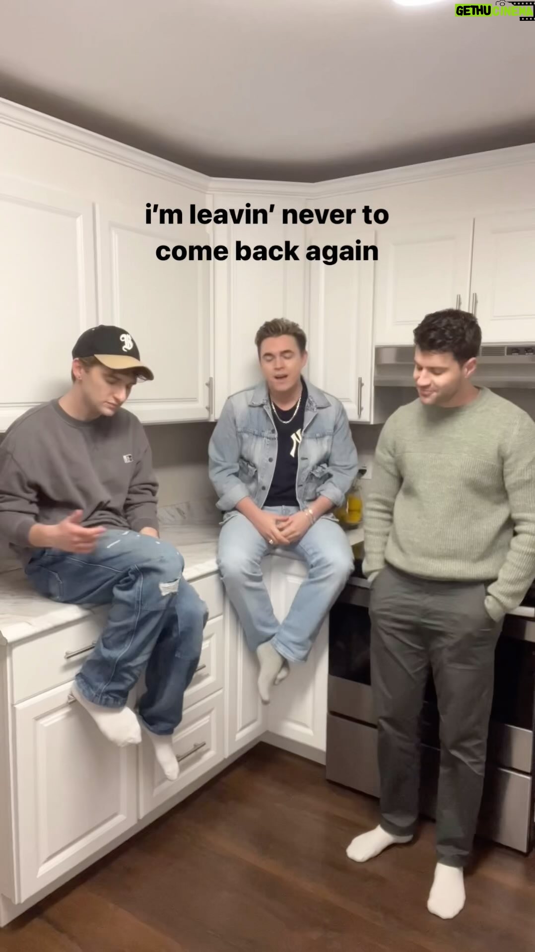 Jesse McCartney - 87.5K Likes - this is what happened when the boys hang out alone😂 @jessemccartney @anthonygargiula #leavin #jessemccartney #sing