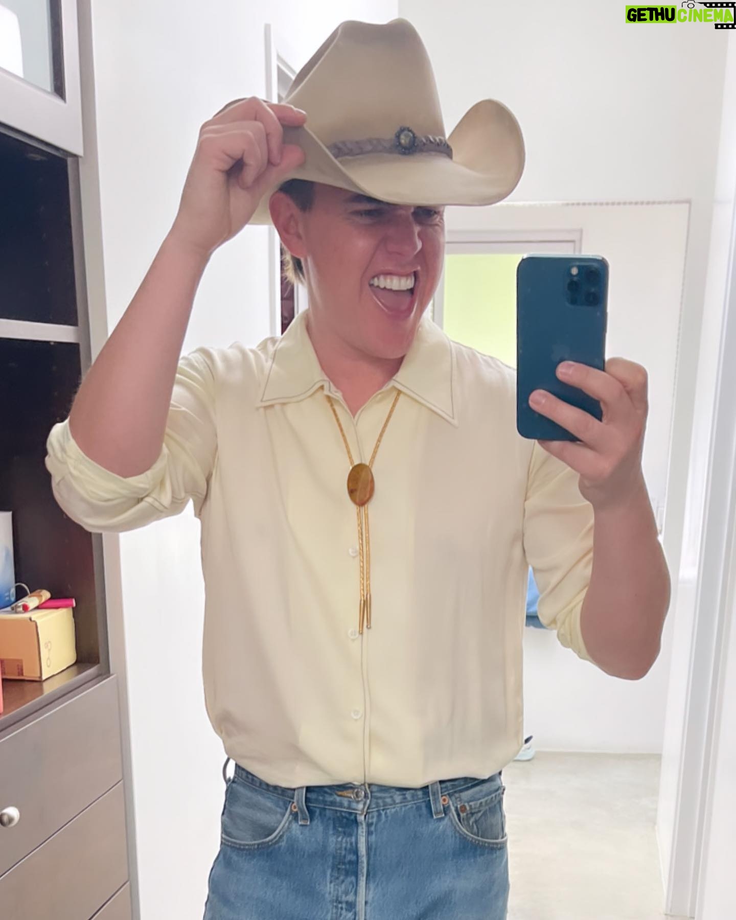 Jesse McCartney - 26.7K Likes - Giddy-up! Iām Heading to @stagecoach this weekend for the first time! Donāt think Iāve ever done a music festival as a spectator, but the line-up looks insane! How bout your boy in a cowboy hat? They said Fridayās theme is double denim, but Iām too afraid to post the photo of me in overalls š š š¤