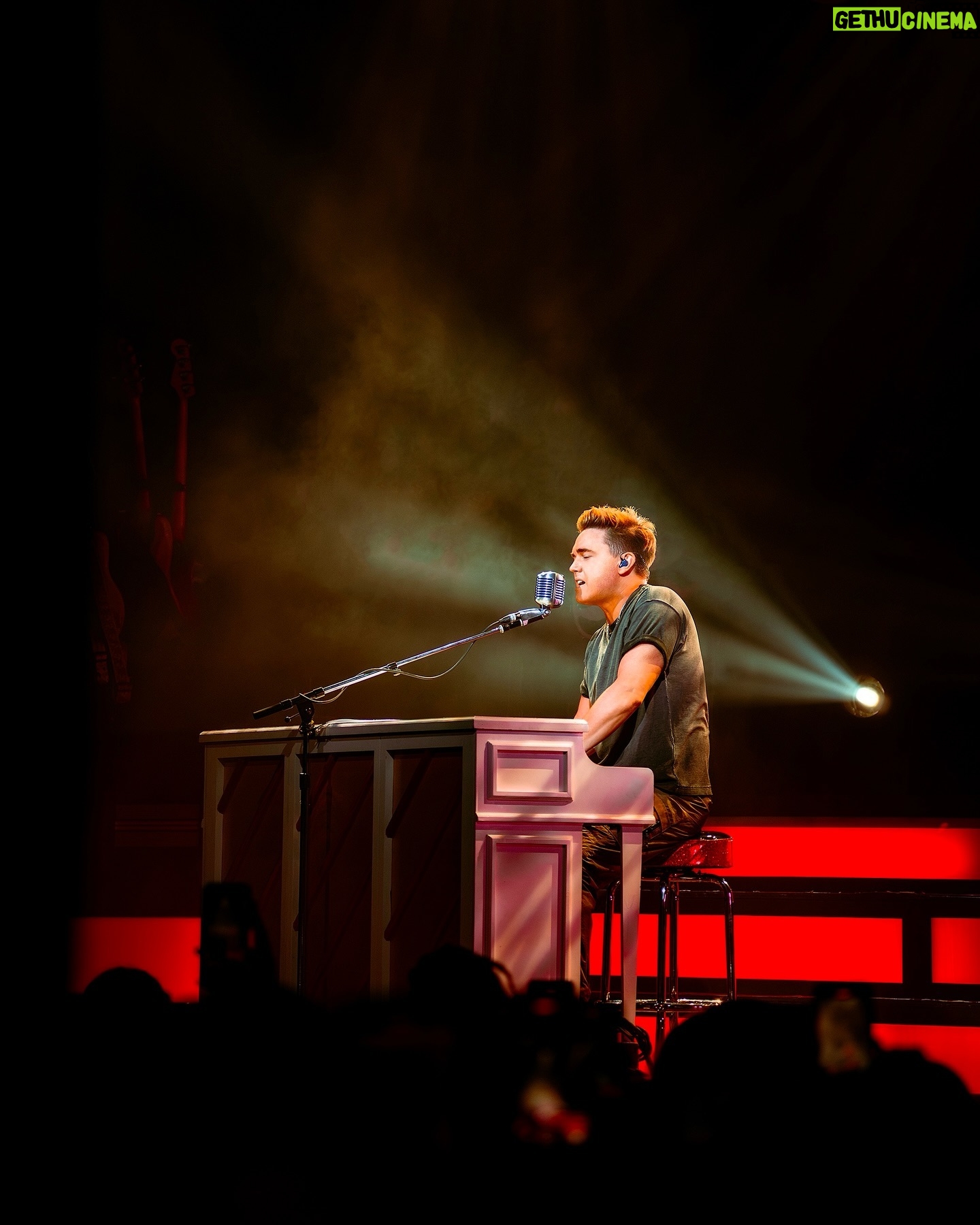 Jesse McCartney - 13K Likes - Itās only been a week since we wrapped the #AllsWellTour and Iām having serious withdrawals! Miss you guys.