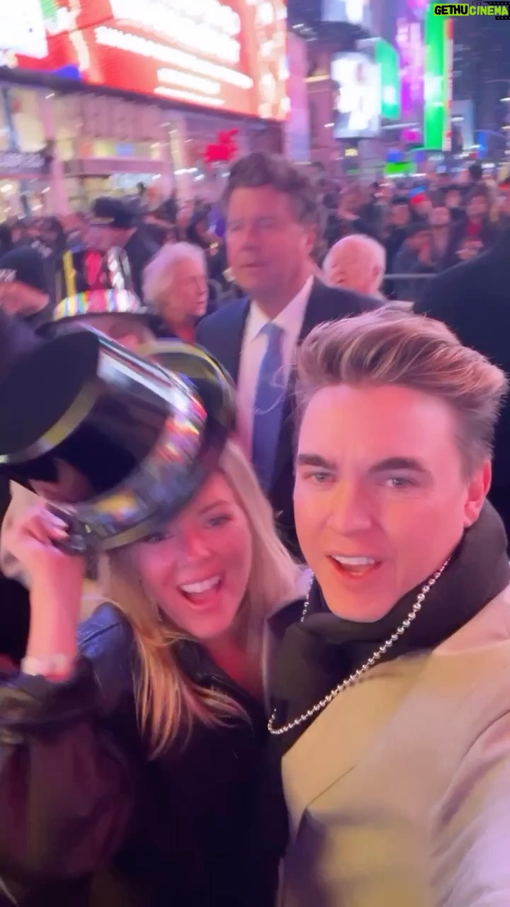 Jesse McCartney - 12.1K Likes - Another year in the books! New Years Resolutions??