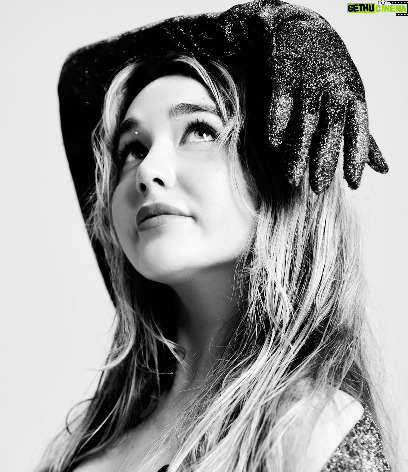 Jessi Case - 3 Likes - This is my new hat hand