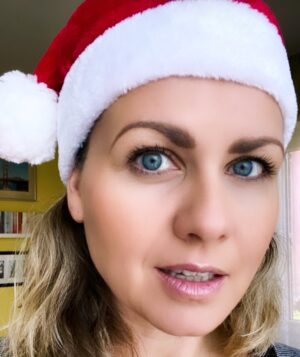 Jessica Boehrs Instagram - I'm going to go lay under the tree to remind my family that I'm a gift. 

#justkidding #merrychristmas #smartcookie #santagirl